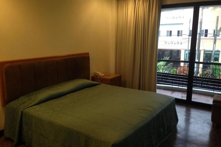 Room 6 of 37
