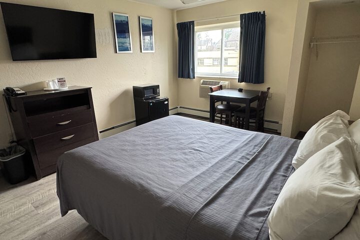 Room 8 of 13