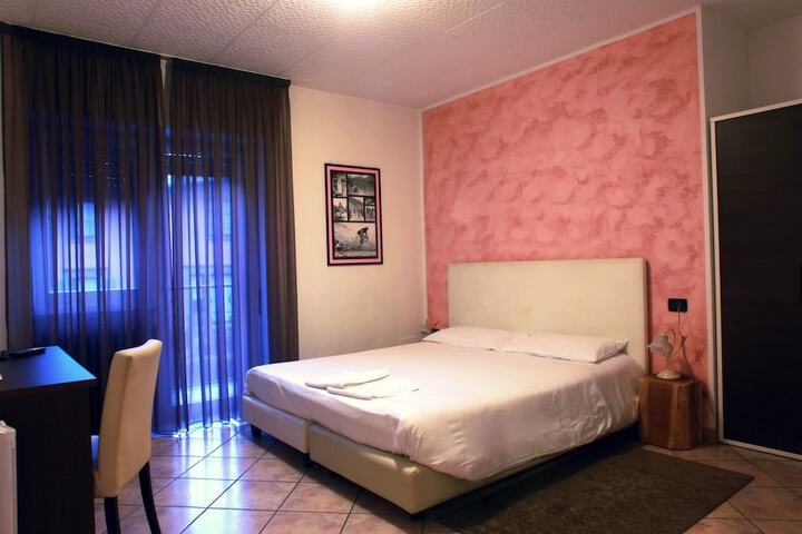 Room 7 of 33