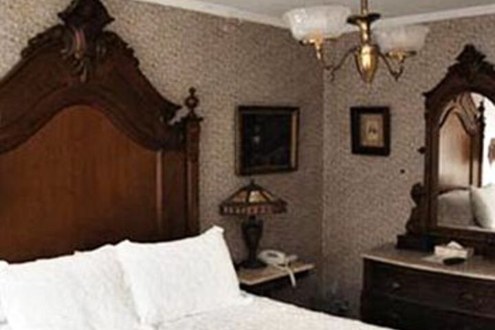 Room 52 of 117