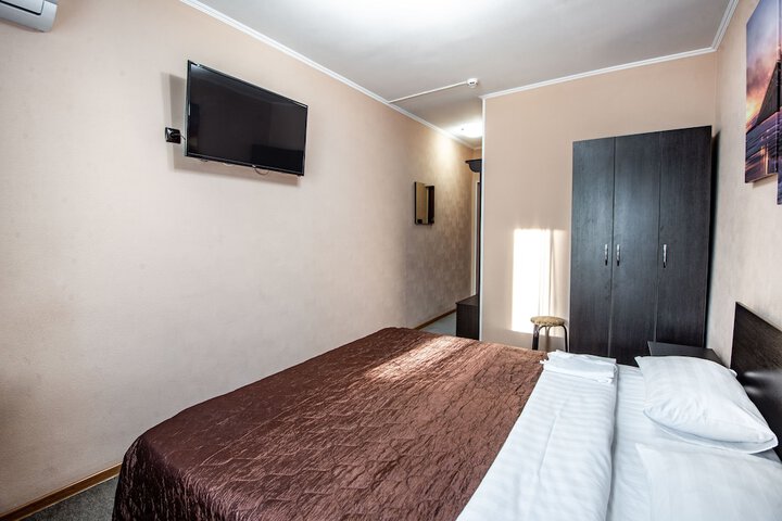 Room 13 of 42