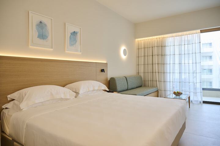 Room 4 of 93