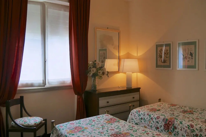 Room 2 of 9