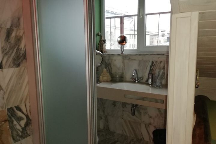 Room 10 of 47