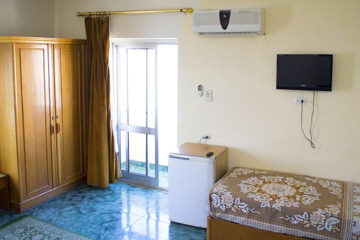 Room 4 of 31