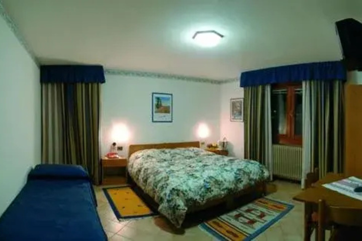 Room 10 of 15
