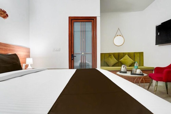Room 3 of 10