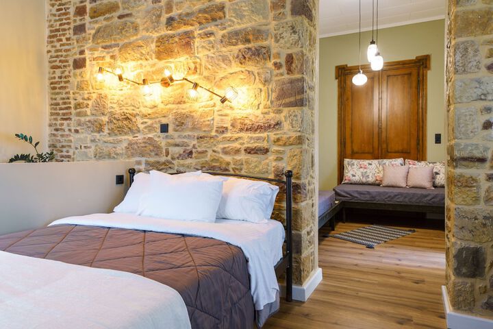 Room 4 of 61