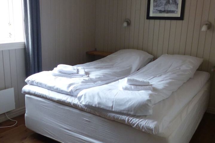 Room 6 of 142