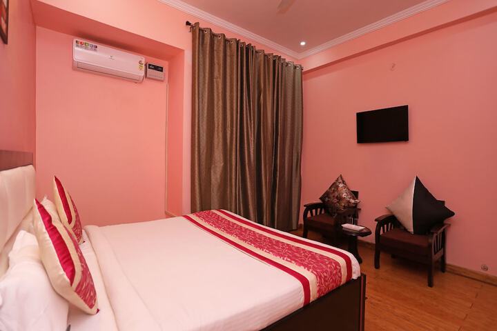 Room 12 of 19