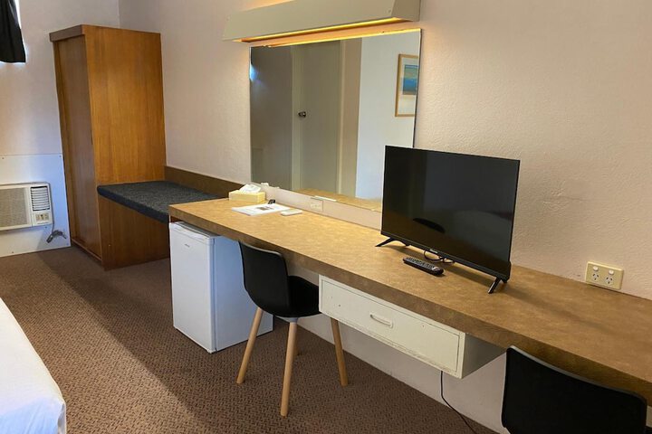 Room 11 of 34