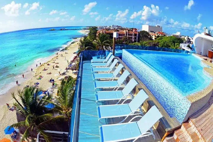 Hotel with Pool