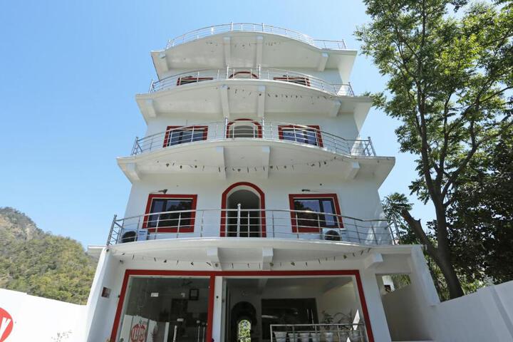 FabHotel Om Shivaay Inn