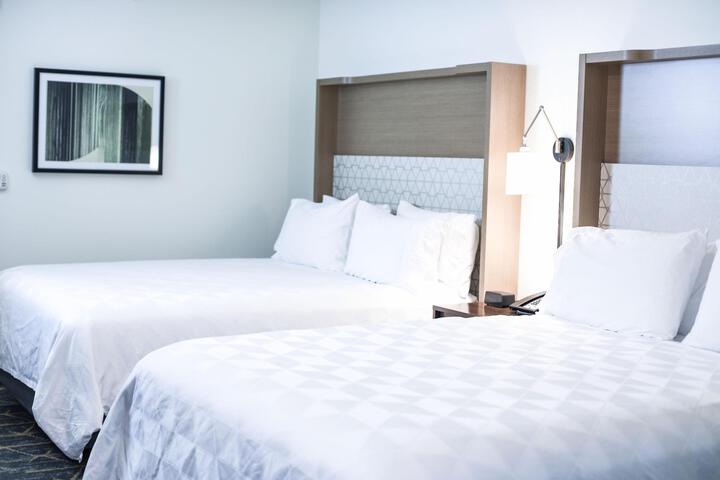 2 Queen Beds (13 of 26)