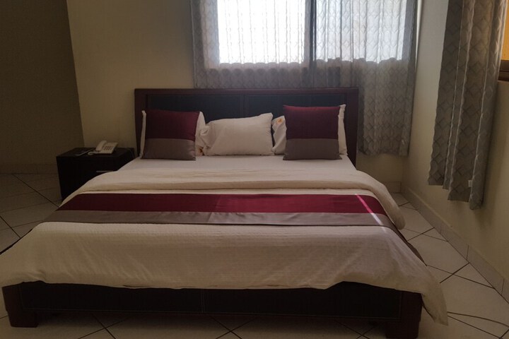 Room 2 of 32