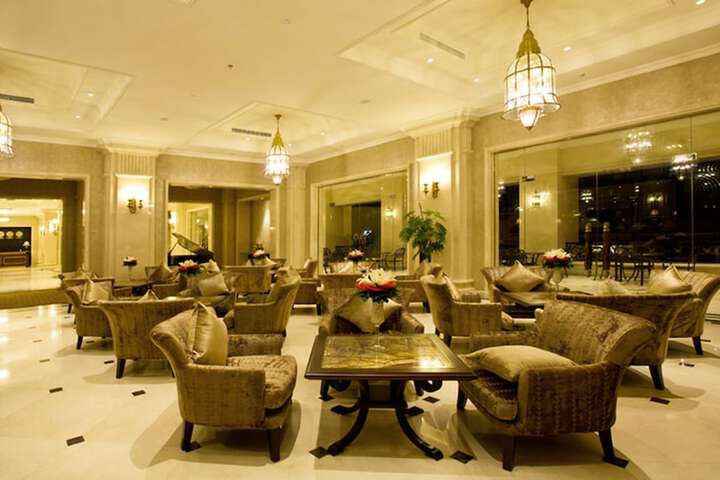 Lounge 41 of 46