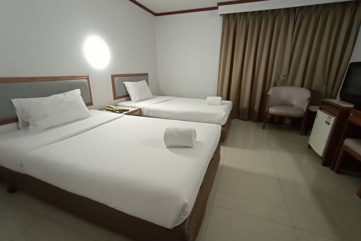 Room 65 of 143