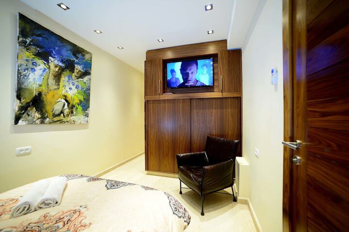 Room 16 of 25