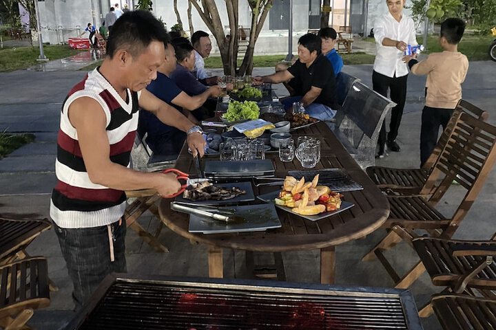 Dining 18 of 25