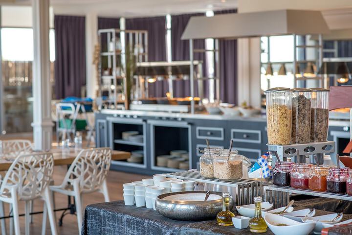 Breakfast/Coffee Service 34 of 40