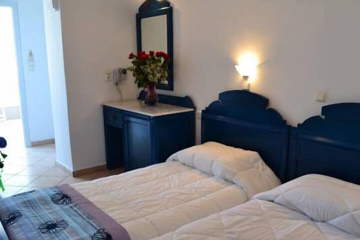 Room 4 of 16