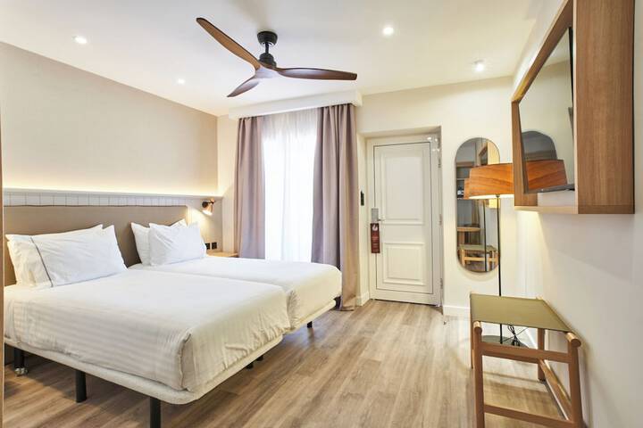 Room 35 of 132