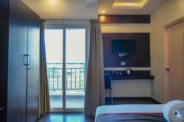 Room 4 of 25