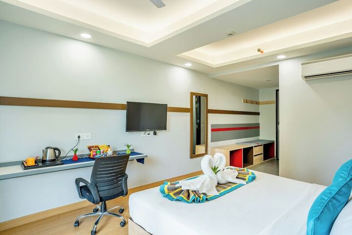 Room 4 of 8