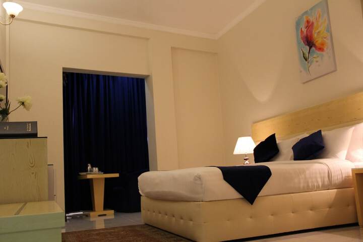 Room 13 of 30