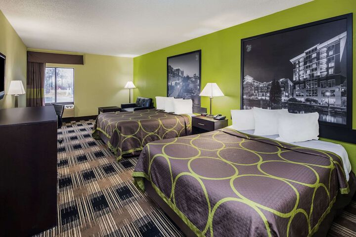 2 Queen Beds (2 of 7)
