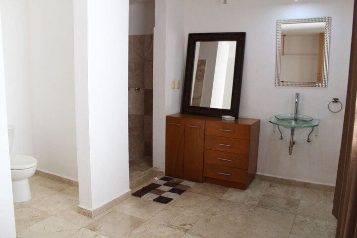Room 26 of 33