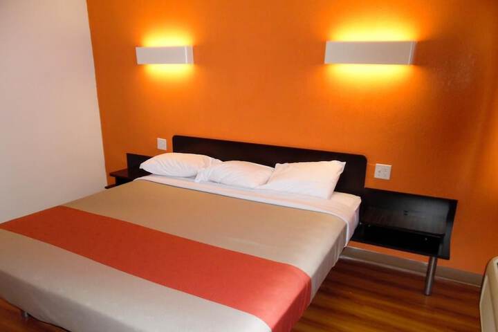 Room 13 of 37