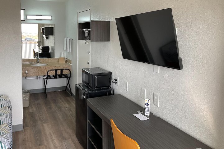 Room 12 of 50