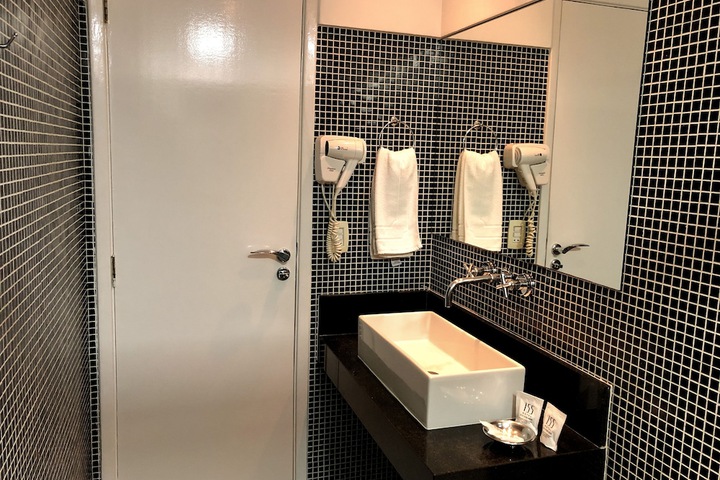 Room 33 of 46