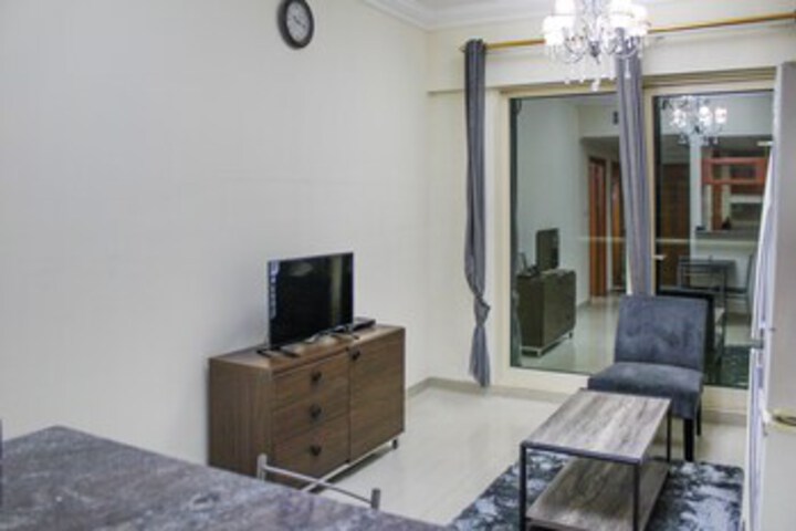 Room 5 of 16