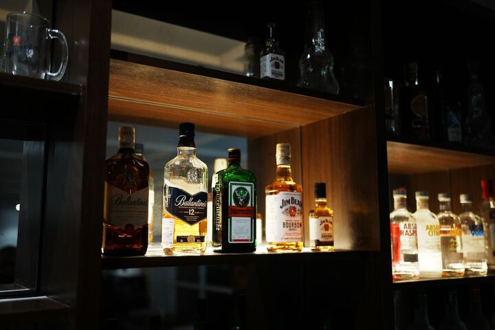 Lounge 24 of 38