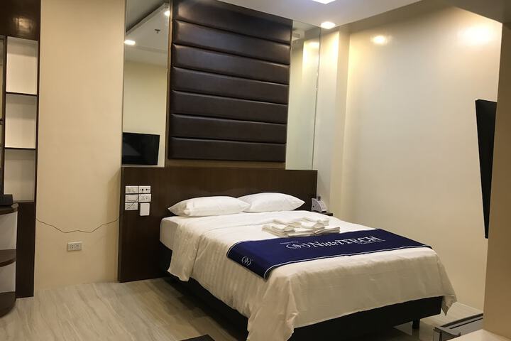 Room 10 of 21