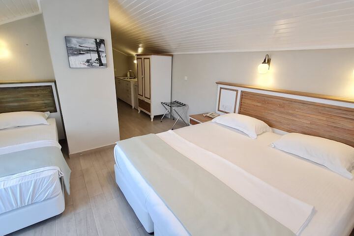 Room 14 of 34