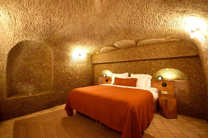 Room 14 of 153