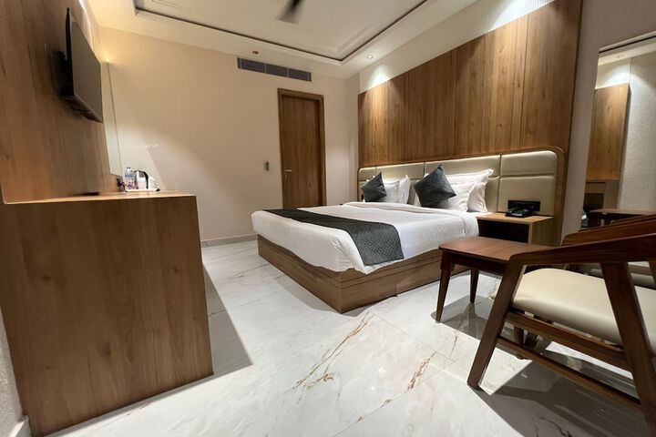 Room 12 of 20