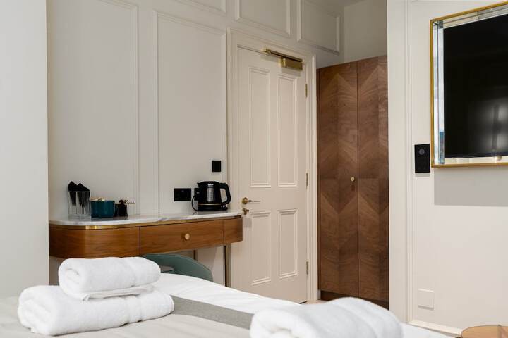Room 144 of 280