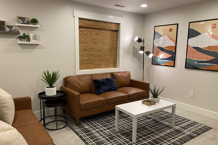 Lounge 245 of 426