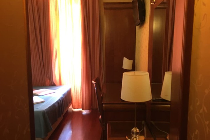 Room 23 of 48