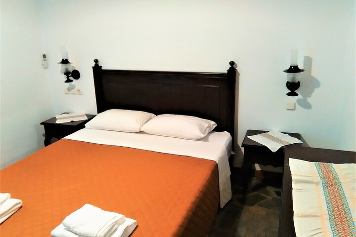 Room 4 of 40