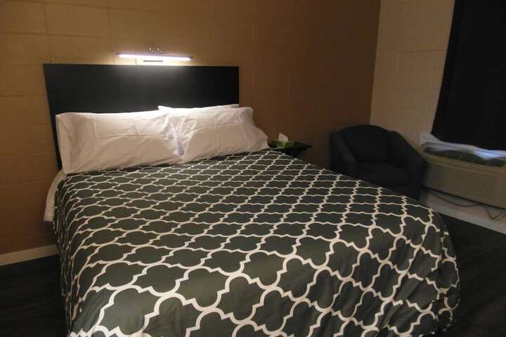 Room 9 of 27