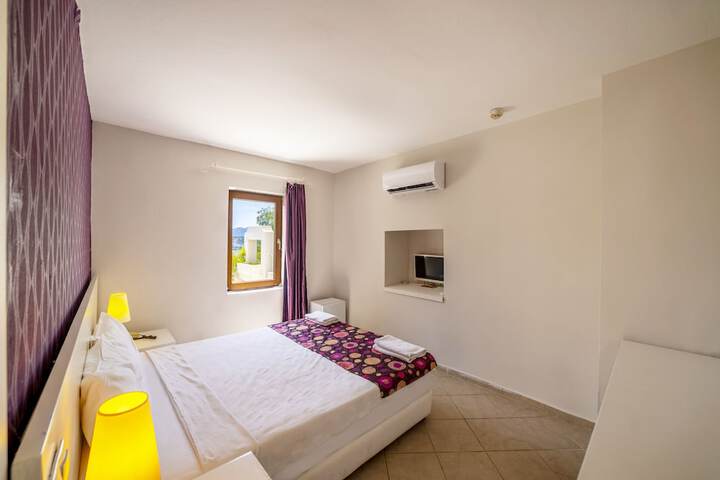 Room 10 of 64