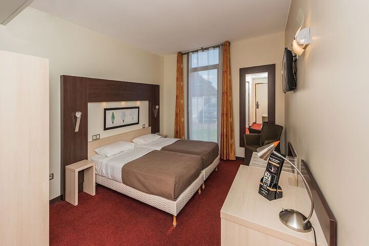 Room 8 of 29