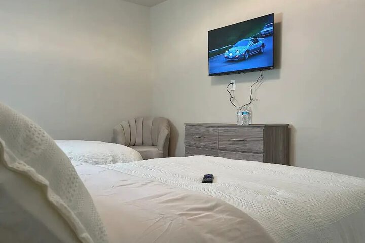 Room 8 of 28