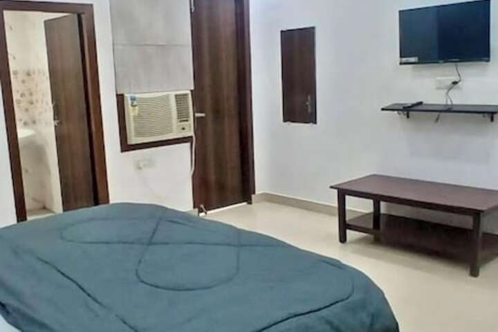 Room 11 of 14
