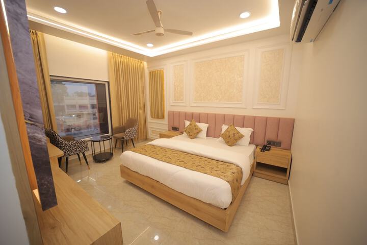Room 33 of 103